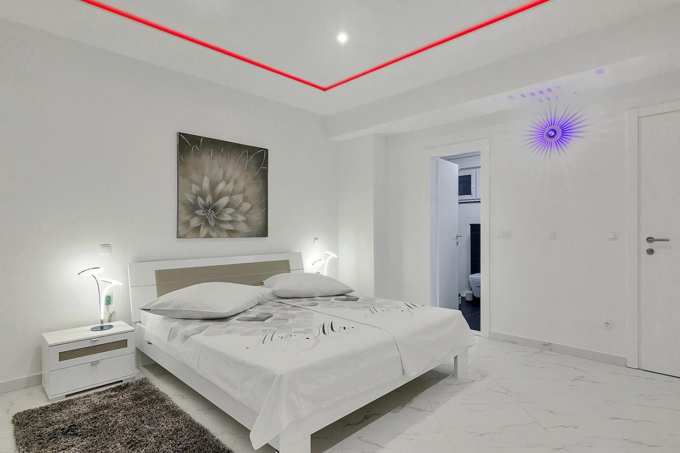Penthouse Lush Apartment Makarska